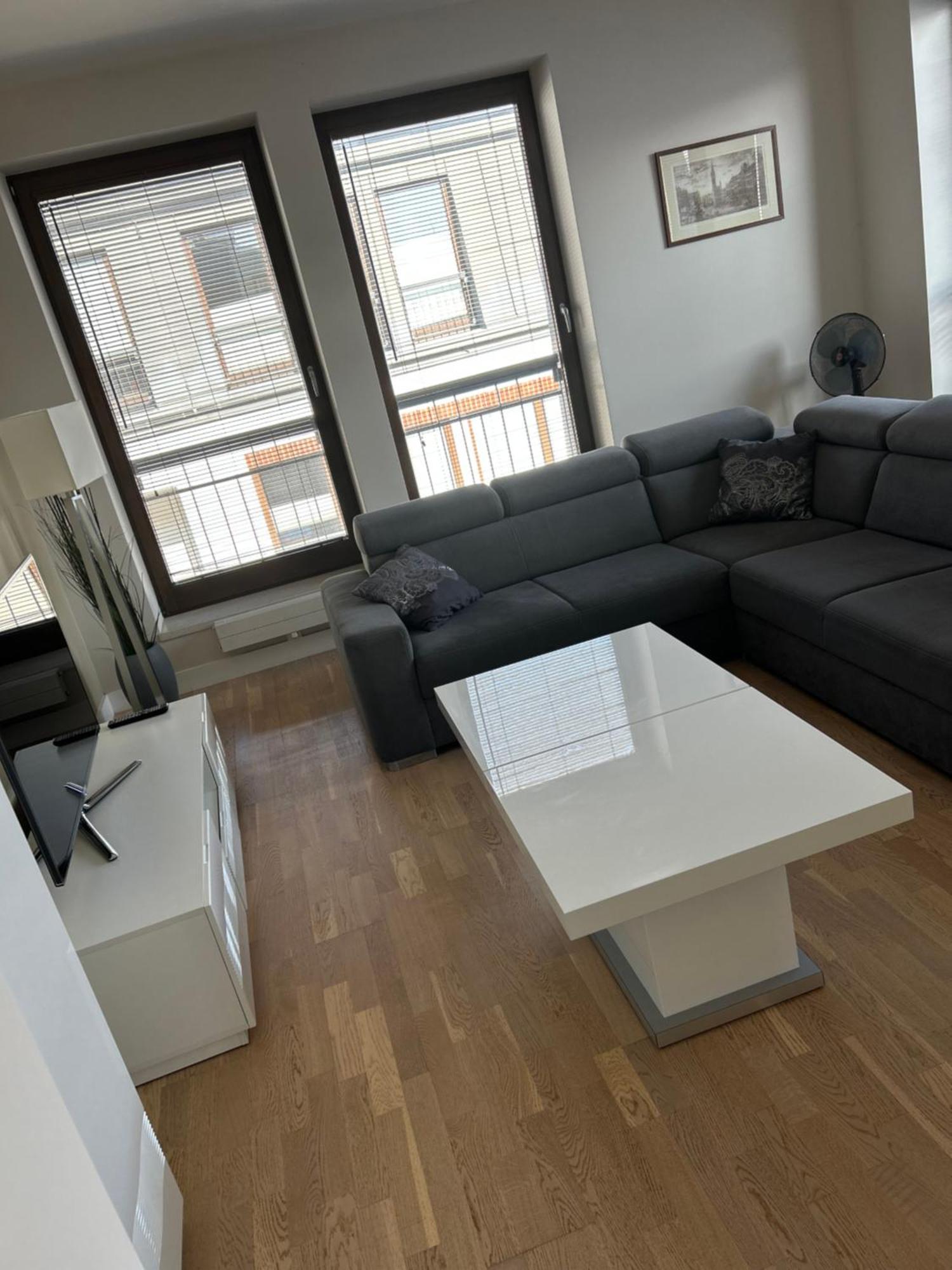 Apartament 17 *